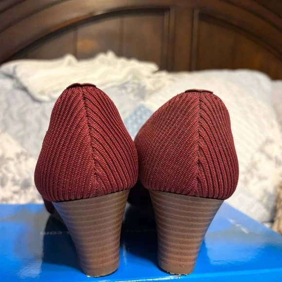 Vivian Women's Burgundy Wedges - Picture 3 of 5